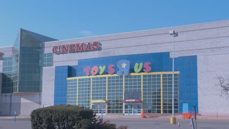 Wide-Shot-of-a-Toys-R-Us-Storefront