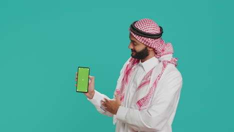 Middle-eastern-guy-shows-greenscreen