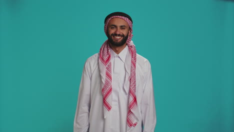 Arabische-Person-Sagt-„Ja“-Und-Nickt