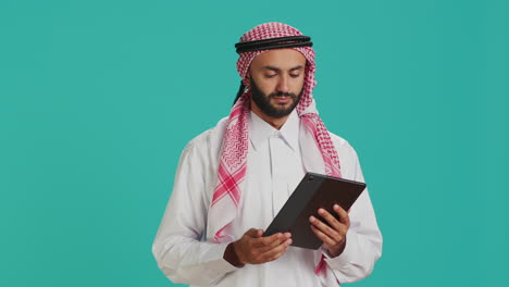 Middle-eastern-guy-browsing-tablet