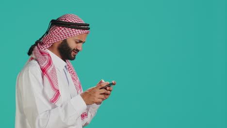 Arabic-person-playing-mobile-videogames