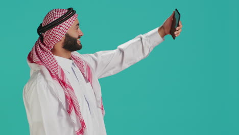Arab-person-takes-photos-with-phone