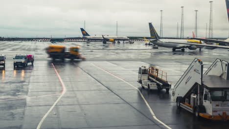 Time-lapse-of-busy-Reykjavik-airport-in-Iceland.