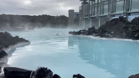 Estática-Del-Spa-Termal-De-La-Gran-Laguna-Azul-En-Islandia