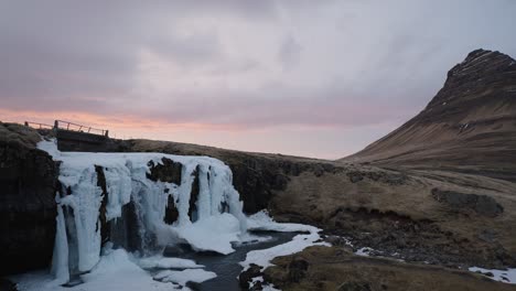 Kirkjufell-mountain-and-waterfall-scenery-during-golden-hour,-Iceland