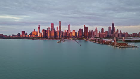 Flying-over-Lake-Michigan-toward-the-Lakefront-and-the-Chicago-river---Aerial-view