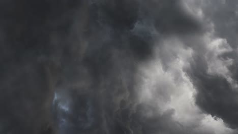 Donnernde-Wut,-Die-Schreckliche-Kraft-Der-Wolkenstürme