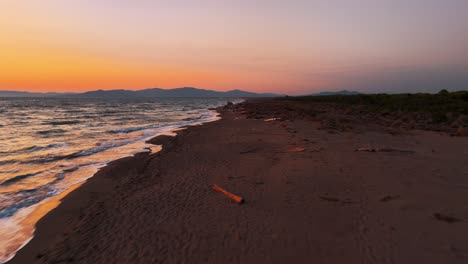 4K-UHD-Luftdrohnenaufnahmen-Der-Strandküste-Bei-Sonnenuntergang