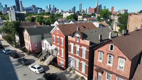 Chicago-residential-street-with-traditional-brick-houses-and-city-skyline-in-the-background