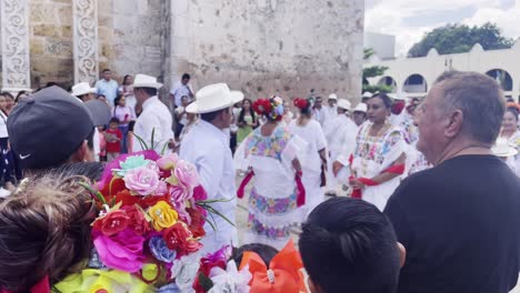 Traditioneller-Tanz-Mexiko-Yucatan-Zur-Feier-Auf-Dem-Hauptplatz