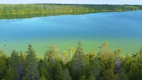 Panorama-Luftaufnahme-Des-Lake-Huron,-Einem-Der-Fünf-Großen-Seen-Nordamerikas