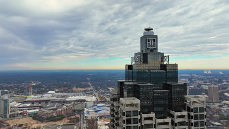 Panoramic-aerial-view-of-an-American-skyscraper-Truist-Plaza-building-top-view,-Downtown-Atlanta-under-cloudy-sky