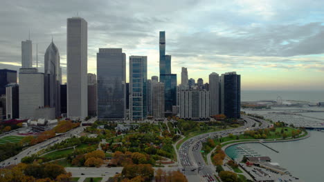 Aerial-tracking-shot-of-high-rise-of-New-Eastside-and-fall-colors-of-parks-in-Chicago,-USA