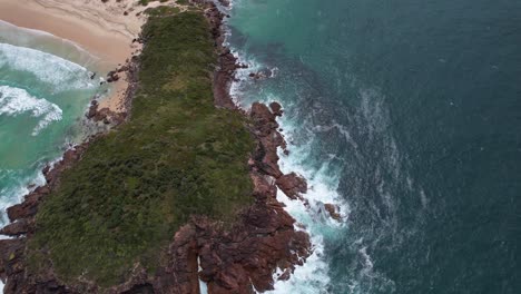 Dark-Point---Sea-Waves-Breaking-Against-The-Rocky-Coastline-Of-Dark-Point-Aboriginal-Place-in-New-South-Wales,-Australia