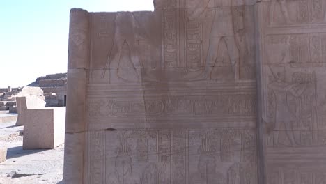 Carvings-On-Wall-Of-Ancient-Kom-Ombo-Temple-In-Aswan,-Egypt