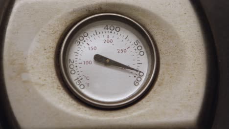 Close-up-of-a-grill-thermometer
