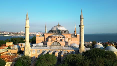 Cinematic-Orbiting-Aerial-View-of-Hagia-Sophia-in-Sultanahmet-district-of-Istanbul,-Turkey