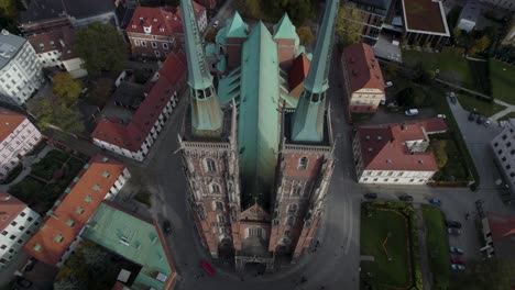 Wrocław-Famosa-Catedral-Gótica-En-La-Plaza-Katedralny