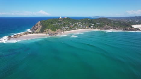 Cabo-Byron-Con-La-Playa-De-Wategos---Little-Wategos-Beach-En-Nueva-Gales-Del-Sur,-Australia
