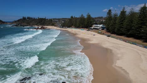 Flynns-Beach-With-Beachfront-Cafe-In-Port-Macquarie,-NSW,-Australia