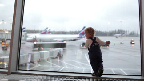 Kid-in-the-airport