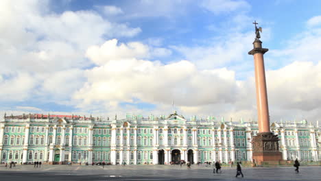 Timelapse-Winter-Palace-and-Alexander-Column-in-St-Petersburg
