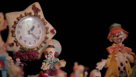 Clown-figurines-and-clock