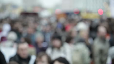 People-crowd-in-blur