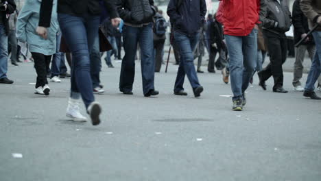 People-legs-walking-in-city