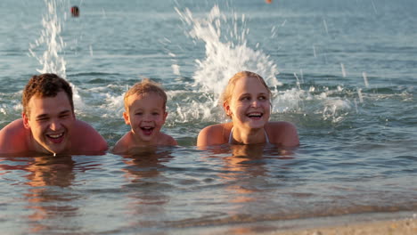 Young-family-splashing-in-the-sea