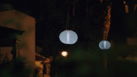 Garden-with-white-Chinese-lanterns-at-night