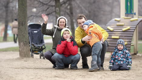 Family-of-five-waving-with-the-hands