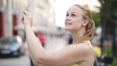 Woman-taking-a-photo-while-sightseeing