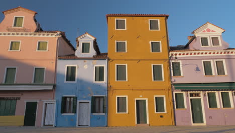 Traditional-colored-houses-of-Burano-island-in-Italy
