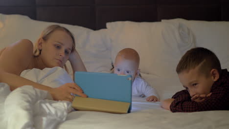 A-mother-and-her-kids-having-family-time-before-bed