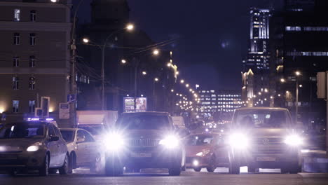 Timelapse-of-night-traffic-in-Moscow