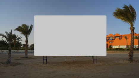 Screen-on-the-beach