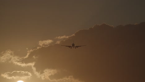 Plane-flying-in-sky-with-warm-evening-light