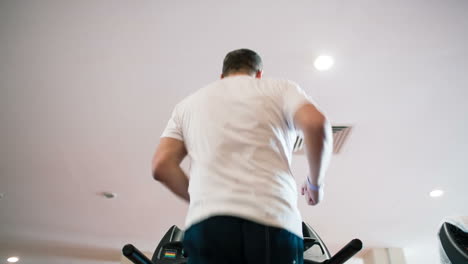 Exercising-on-the-treadmill