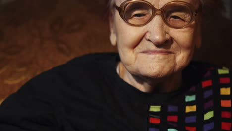Elderly-woman-putting-on-glasses
