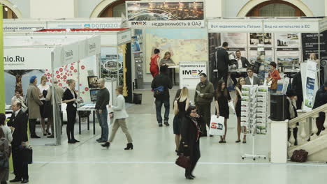 Busy-day-at-property-expo-in-Moscow