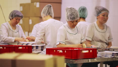 Packing-of-ice-cream-at-the-dairy-factory