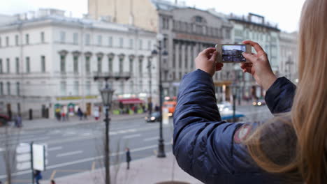 Woman-with-smartphone-taking-pictures-of-city