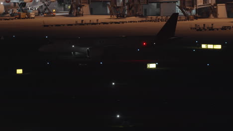 Flughafenflugzeuge-In-Der-Nacht