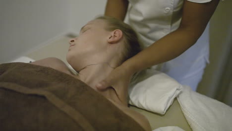 Young-woman-getting-head-massage-at-spa