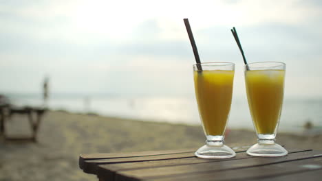 Two-cocktails-on-wooden-table-by-the-sea