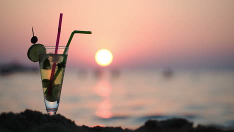 Mojito-on-the-beach-at-sunset