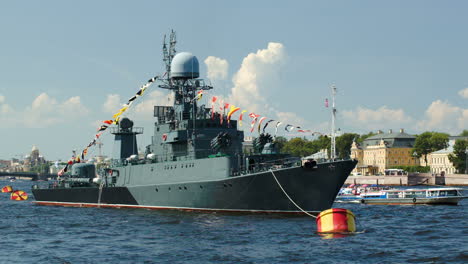 Militärschiff-Auf-Der-Newa-In-St.-Petersburg