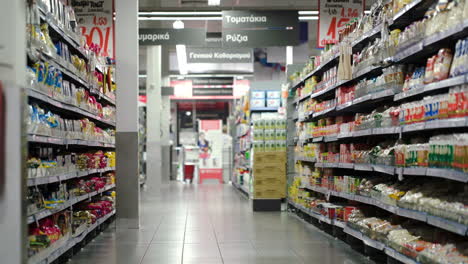 Supermarket-with-customers