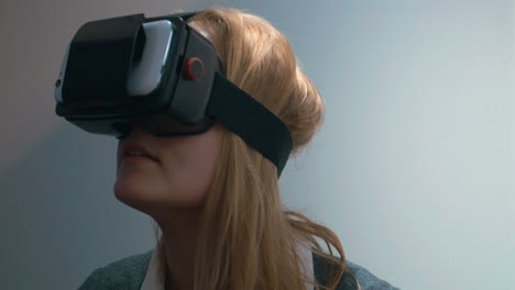 Woman-in-Virtual-Reality-Glasses